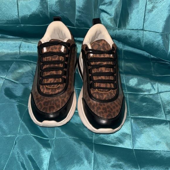 Leopard Print Sneakers - Size 7 - Picture 2 of 8